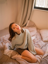 Young girl 26 years old beautiful tenant smiling sexy legs dynamic private portrait(23)